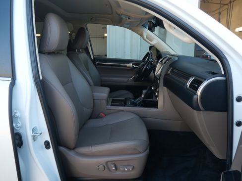 Used 2021 Lexus GX 460 Luxury w/ Sport Design Package image 17