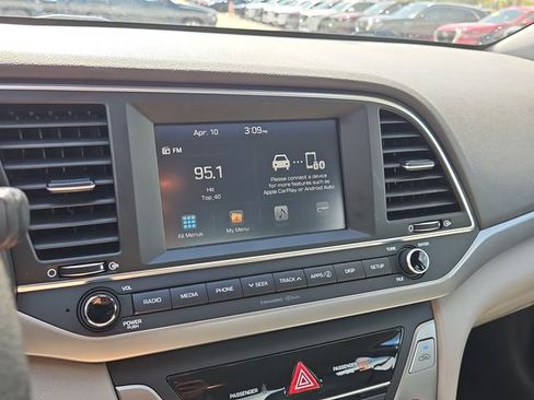 Used 2017 Hyundai Elantra SE FWD image 23