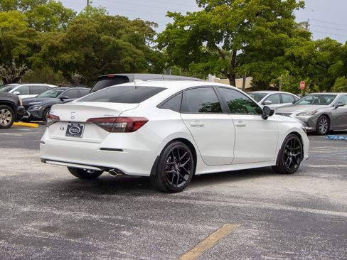 Used 2025 Honda Civic Sport image 6