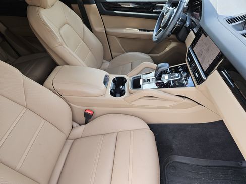 Certified 2023 Porsche Cayenne AWD/4WD image 15