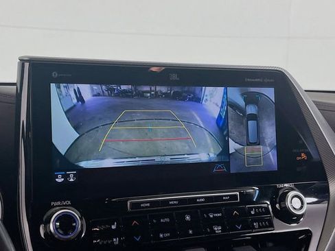 Used 2022 Toyota Highlander Platinum FWD image 14