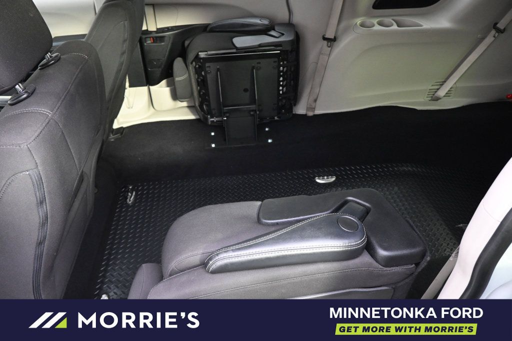 Used 2023 Chrysler Voyager LX FWD image 23