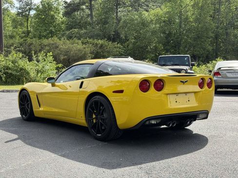 Used 2007 Chevrolet Corvette Coupe w/ Performance Package RWD image 24