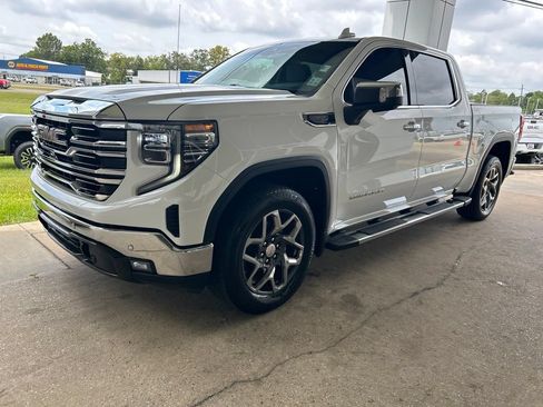 Used 2024 GMC Sierra 1500 SLT RWD image 4