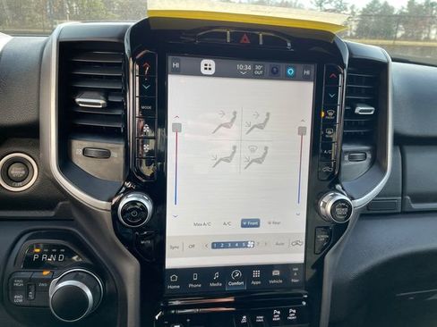 Used 2024 RAM 2500 Big Horn w/ Sport Appearance Package image 32