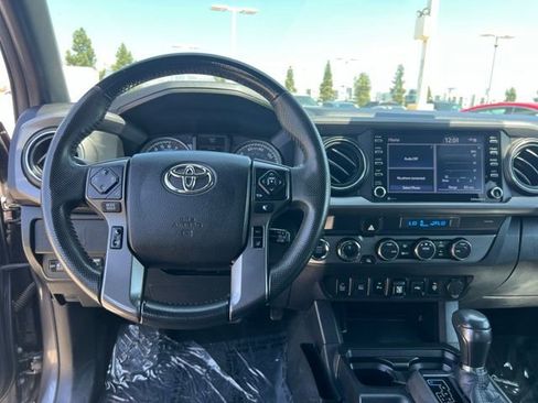Used 2021 Toyota Tacoma TRD Sport w/ Technology Package AWD/4WD image 18