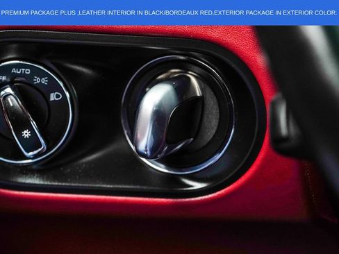 Used 2023 Porsche Macan AWD/4WD image 38