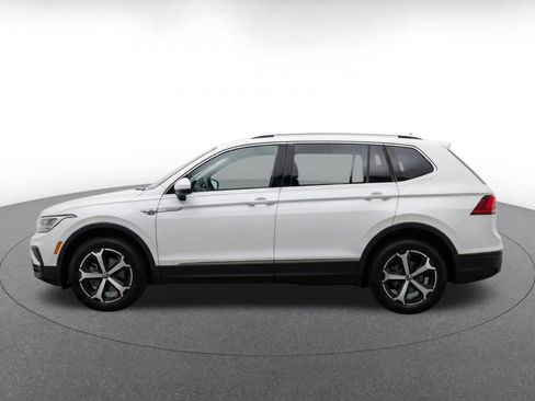 Used 2026 Volkswagen Tiguan SE AWD/4WD image 4