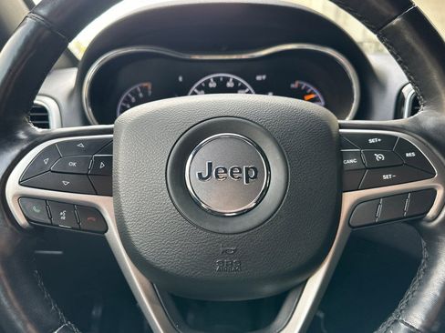 Used 2022 Jeep Grand Cherokee Laredo X image 30
