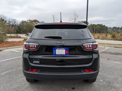 New 2026 Jeep Compass Latitude image 17