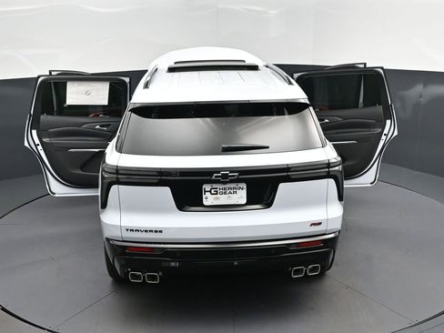 New 2026 Chevrolet Traverse RS w/ LPO, Floor Liner Package FWD image 48