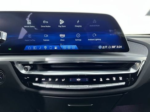 Used 2025 Cadillac Lyriq Luxury image 13