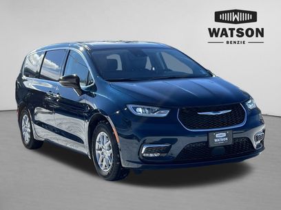 Used 2024 Chrysler Pacifica Touring-L