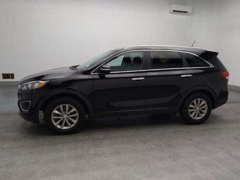 Used 2017 Kia Sorento LX image 2