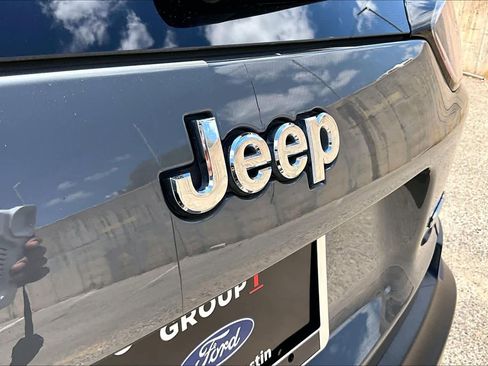 Used 2021 Jeep Cherokee Latitude Plus image 31