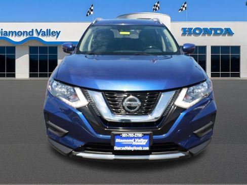 Used 2020 Nissan Rogue SV FWD image 2
