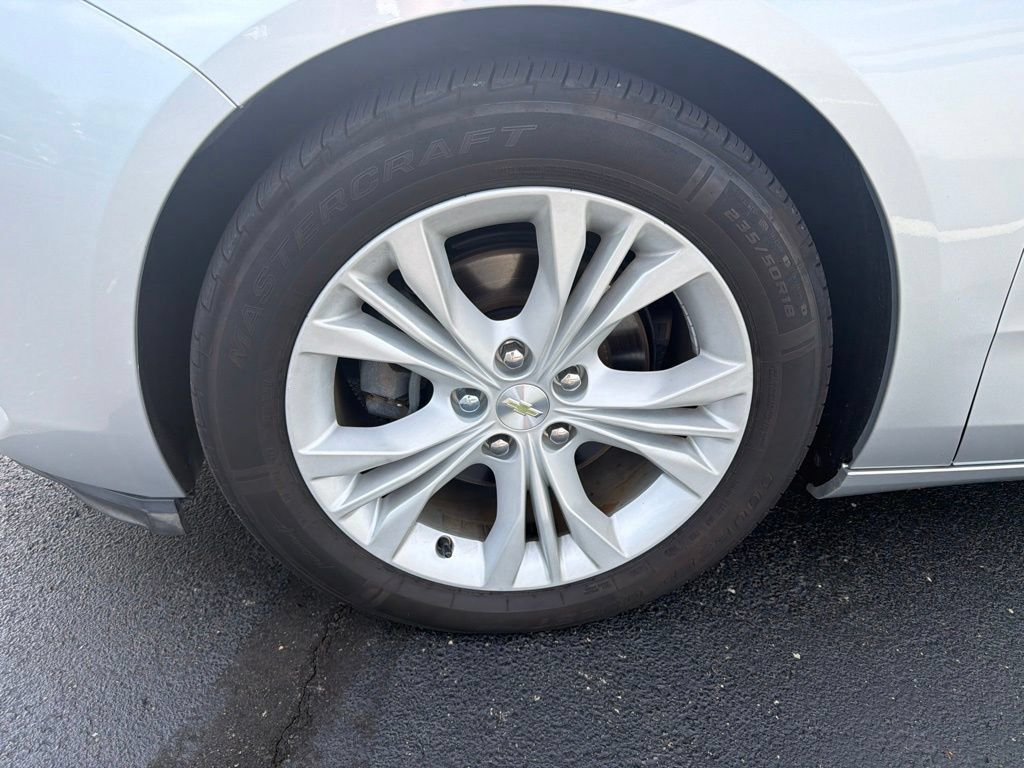 Used 2015 Chevrolet Impala LT w/ Convenience Package FWD image 10