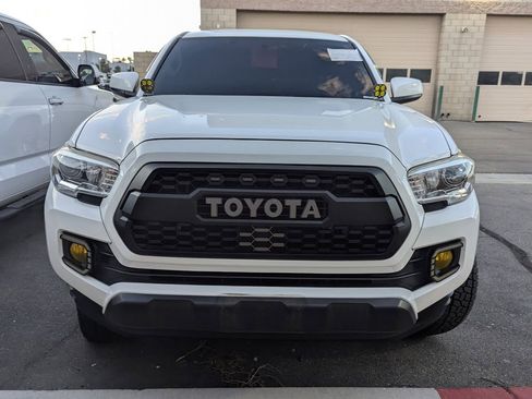 Used 2017 Toyota Tacoma SR5 w/ SR5 Appearance Package (SM) RWD image 2