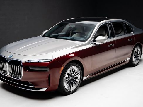 Used 2023 BMW i7 xDrive60 w/ Executive Package 2 image 6