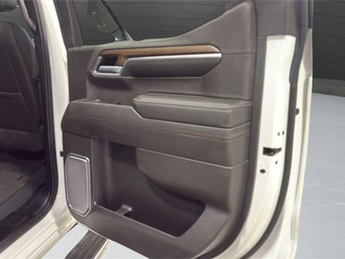Used 2022 Chevrolet Silverado 1500 High Country image 28
