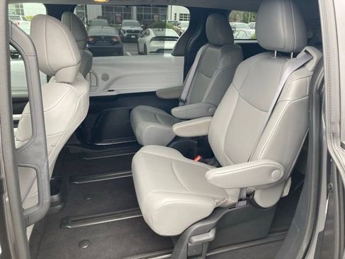 Used 2025 Toyota Sienna XLE w/ XLE Plus Package image 20