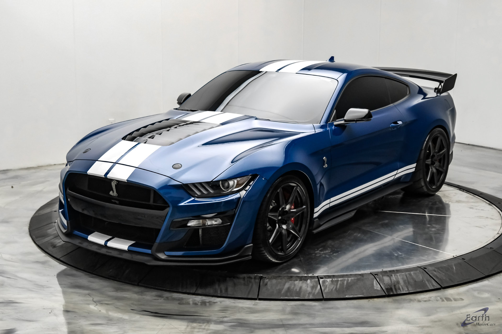 Used 2022 Ford Mustang Shelby GT500 w/ Carbon Fiber Track Pack RWD image 7