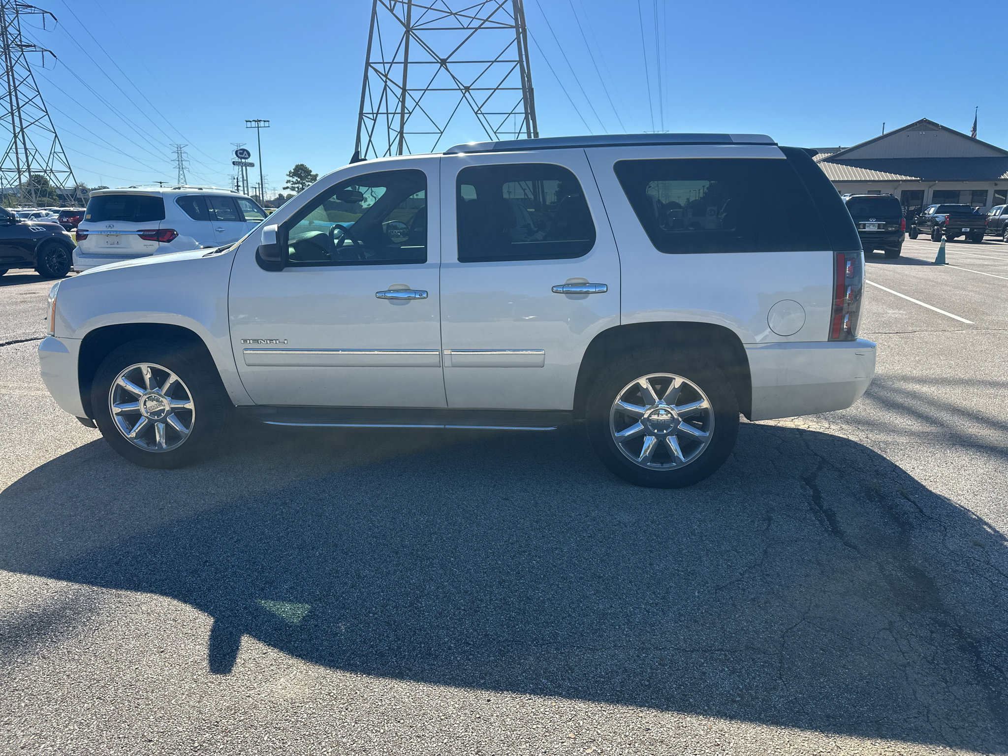 Used 2014 GMC Yukon Denali RWD image 15
