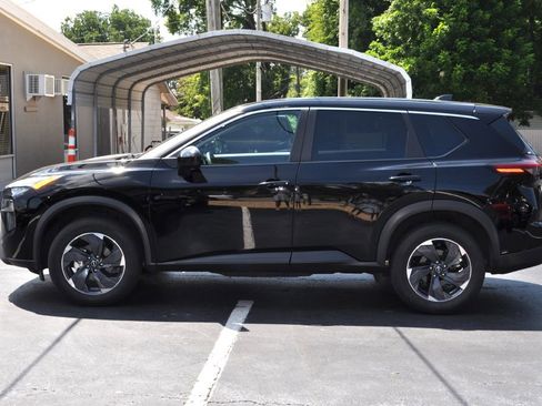 Used 2024 Nissan Rogue SV image 15