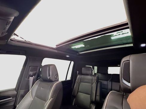 Used 2022 Cadillac Escalade ESV Sport AWD/4WD image 22