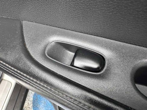 Used 2018 Nissan Rogue SV w/ Premium Package image 37