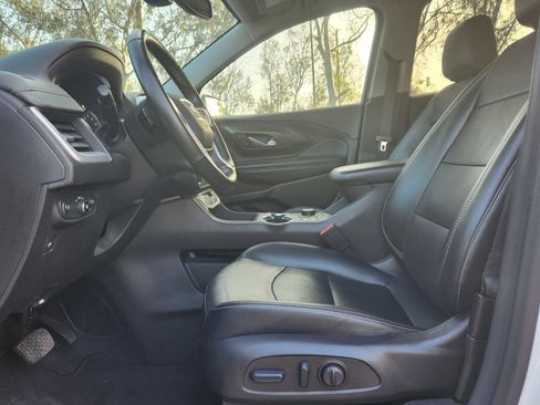 Used 2024 GMC Terrain SLT image 16