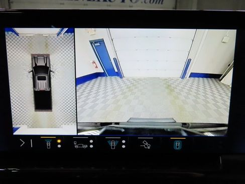 Used 2024 Chevrolet Silverado 2500 ZR2 w/ Technology Package image 18