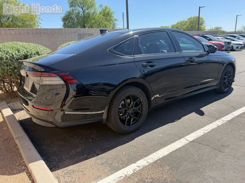 Used 2025 Honda Accord SE image 4
