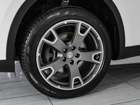 Used 2018 Maserati Levante AWD/4WD image 52