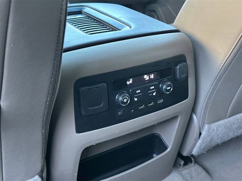 Used 2020 Chevrolet Suburban Premier image 21
