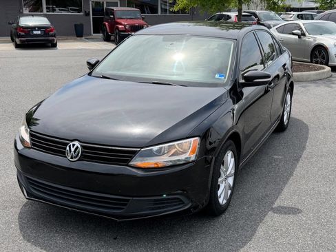 Used 2011 Volkswagen Jetta SE FWD image 1