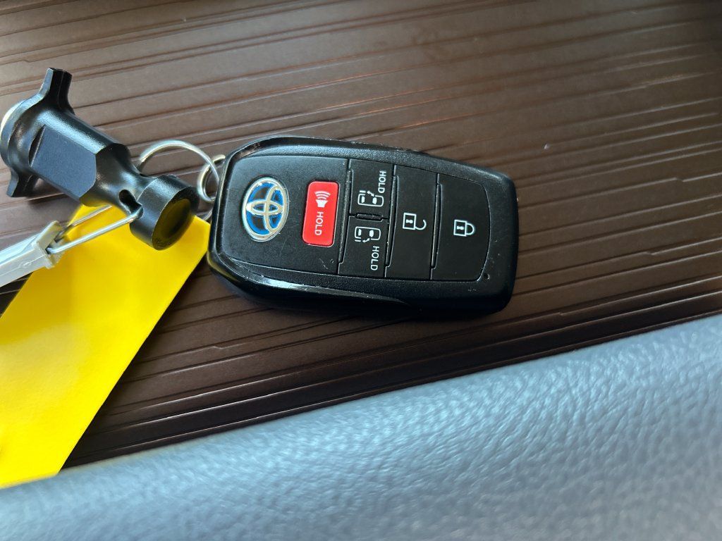 Certified 2022 Toyota Sienna LE FWD image 25