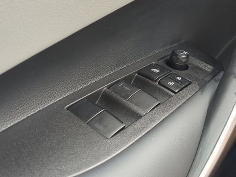 Used 2025 Toyota Corolla SE image 21