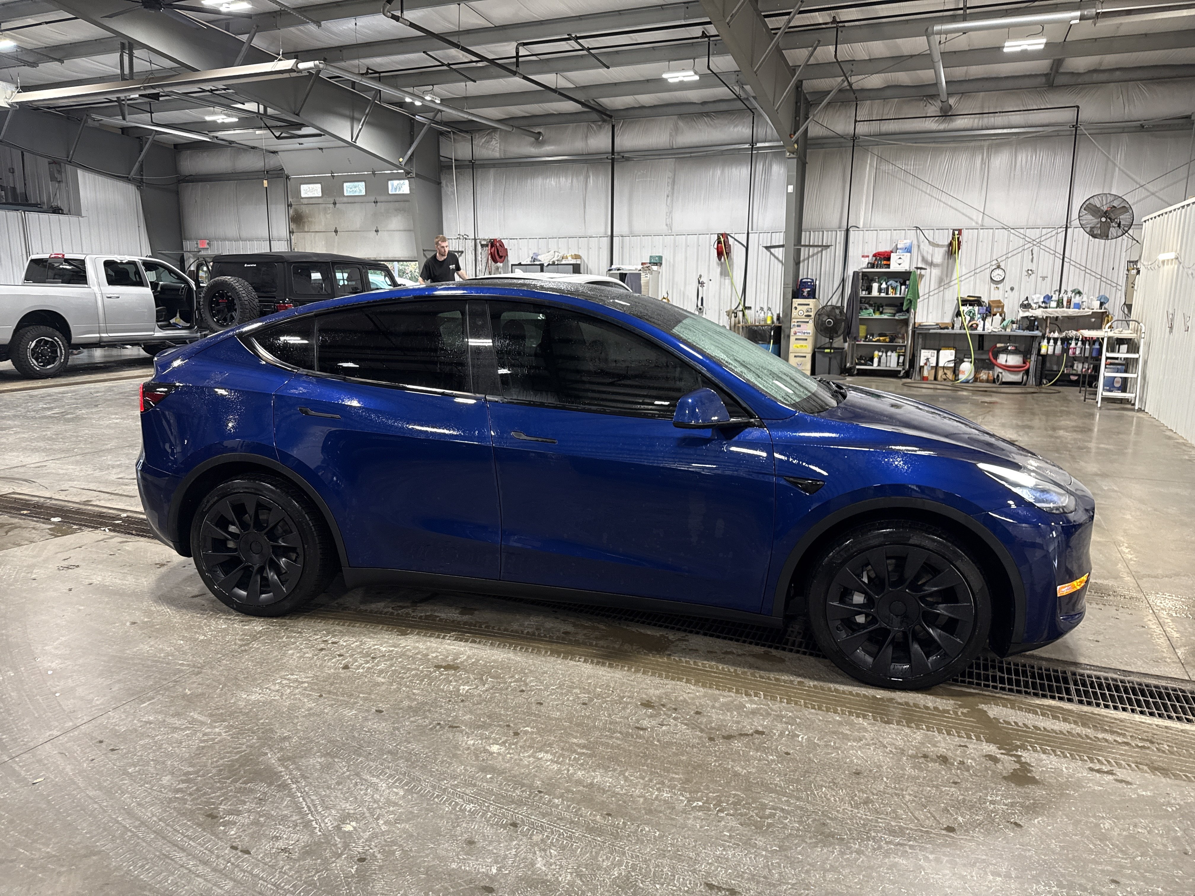 Used 2021 Tesla Model Y Long Range AWD/4WD image 2
