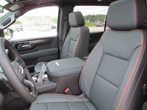 New 2026 GMC Yukon XL AT4 AWD/4WD image 11