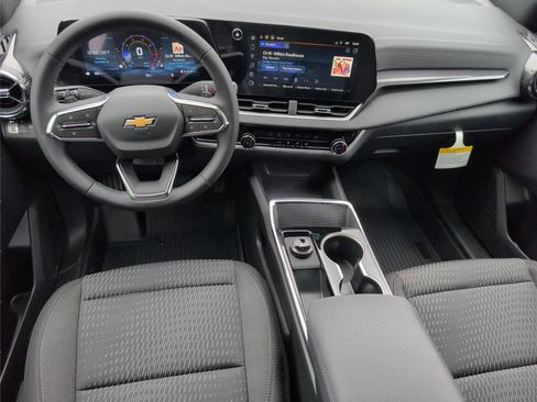 New 2026 Chevrolet Equinox LT w/ LPO, Floor Liner Package image 19