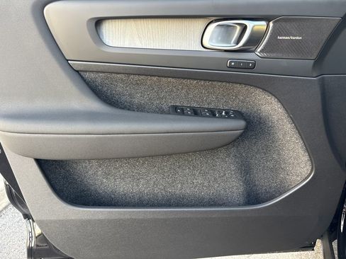 New 2026 Volvo XC40 B5 Plus AWD/4WD image 9