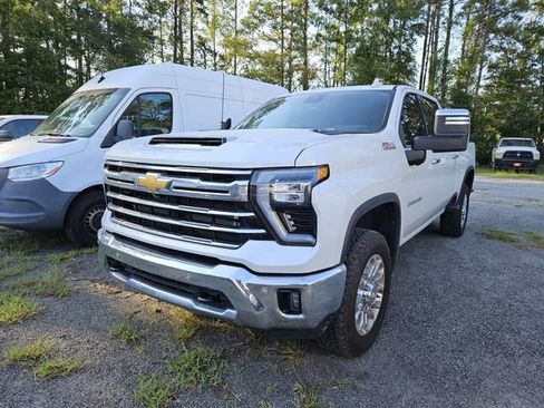 Used 2024 Chevrolet Silverado 2500 LTZ w/ LTZ Plus Package AWD/4WD image 2
