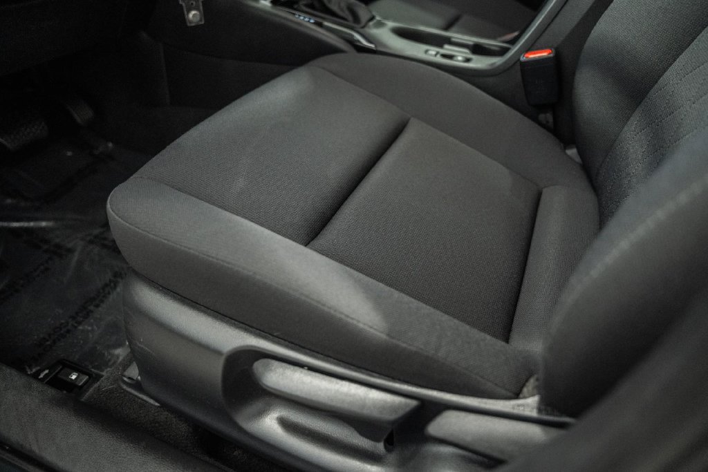 Used 2025 Toyota Corolla LE FWD image 29