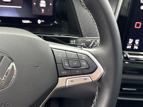 Used 2025 Volkswagen Atlas Cross Sport SEL image 28