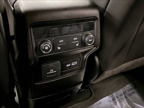 Used 2023 GMC Acadia Denali AWD/4WD image 33