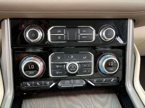 Used 2022 GMC Yukon XL Denali w/ Advanced Technology Package RWD image 33