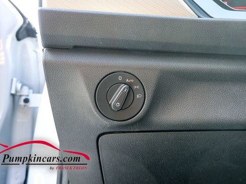 Used 2019 Volkswagen Jetta SE FWD image 16