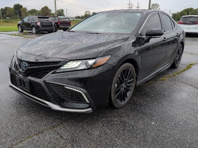Used 2024 Toyota Camry XSE w/ Cold Weather Package FWD image 2