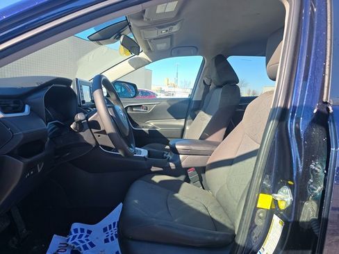 Used 2022 Toyota RAV4 XLE image 12